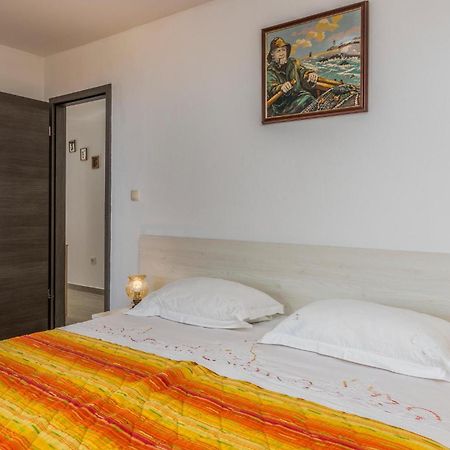 Lovely Apartment In Mali Losinj With Kitchen Eksteriør bilde