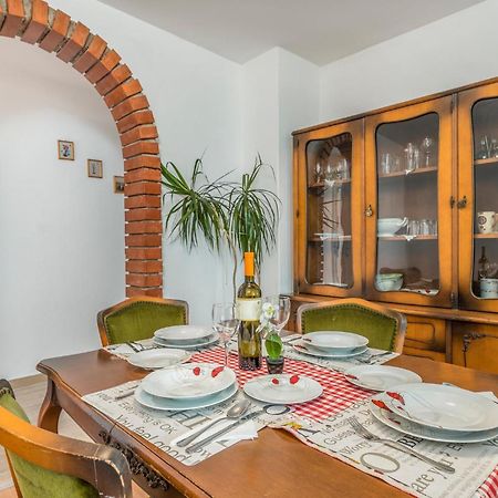 Lovely Apartment In Mali Losinj With Kitchen Eksteriør bilde