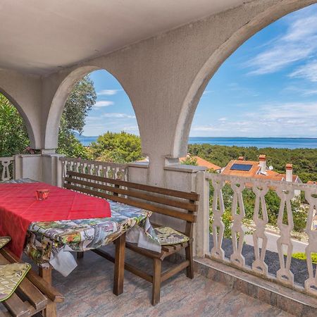 Lovely Apartment In Mali Losinj With Kitchen Eksteriør bilde