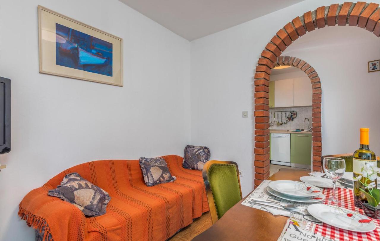 Lovely Apartment In Mali Losinj With Kitchen Eksteriør bilde