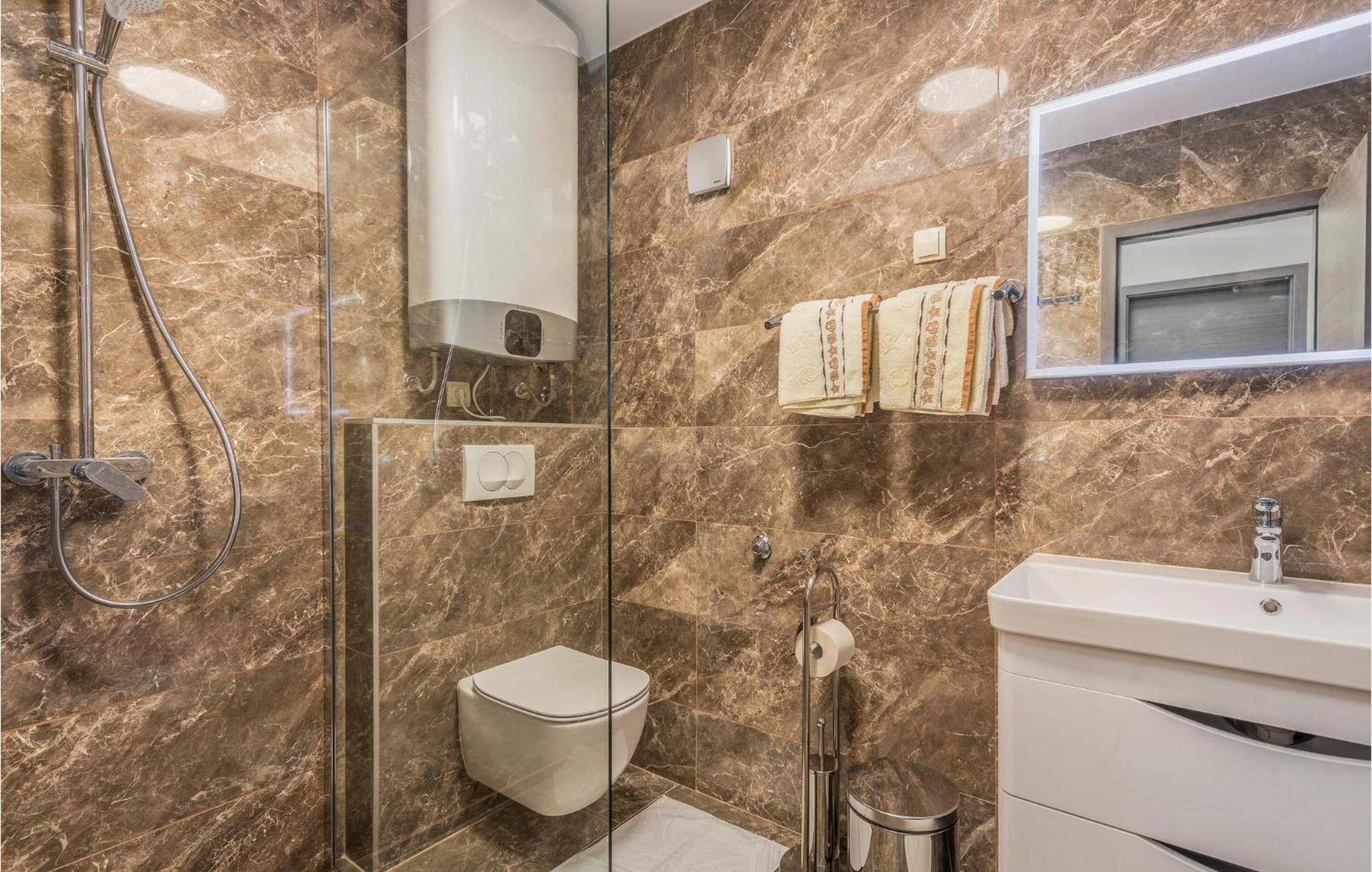 Lovely Apartment In Mali Losinj With Kitchen Eksteriør bilde