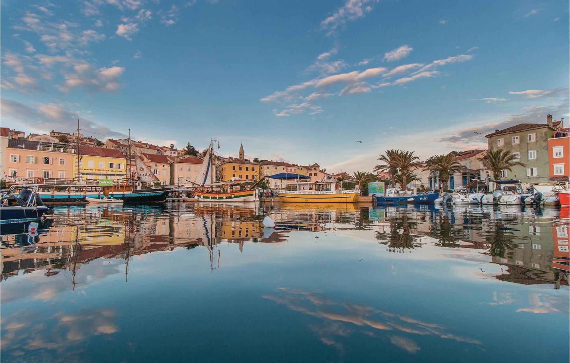Lovely Apartment In Mali Losinj With Kitchen Eksteriør bilde