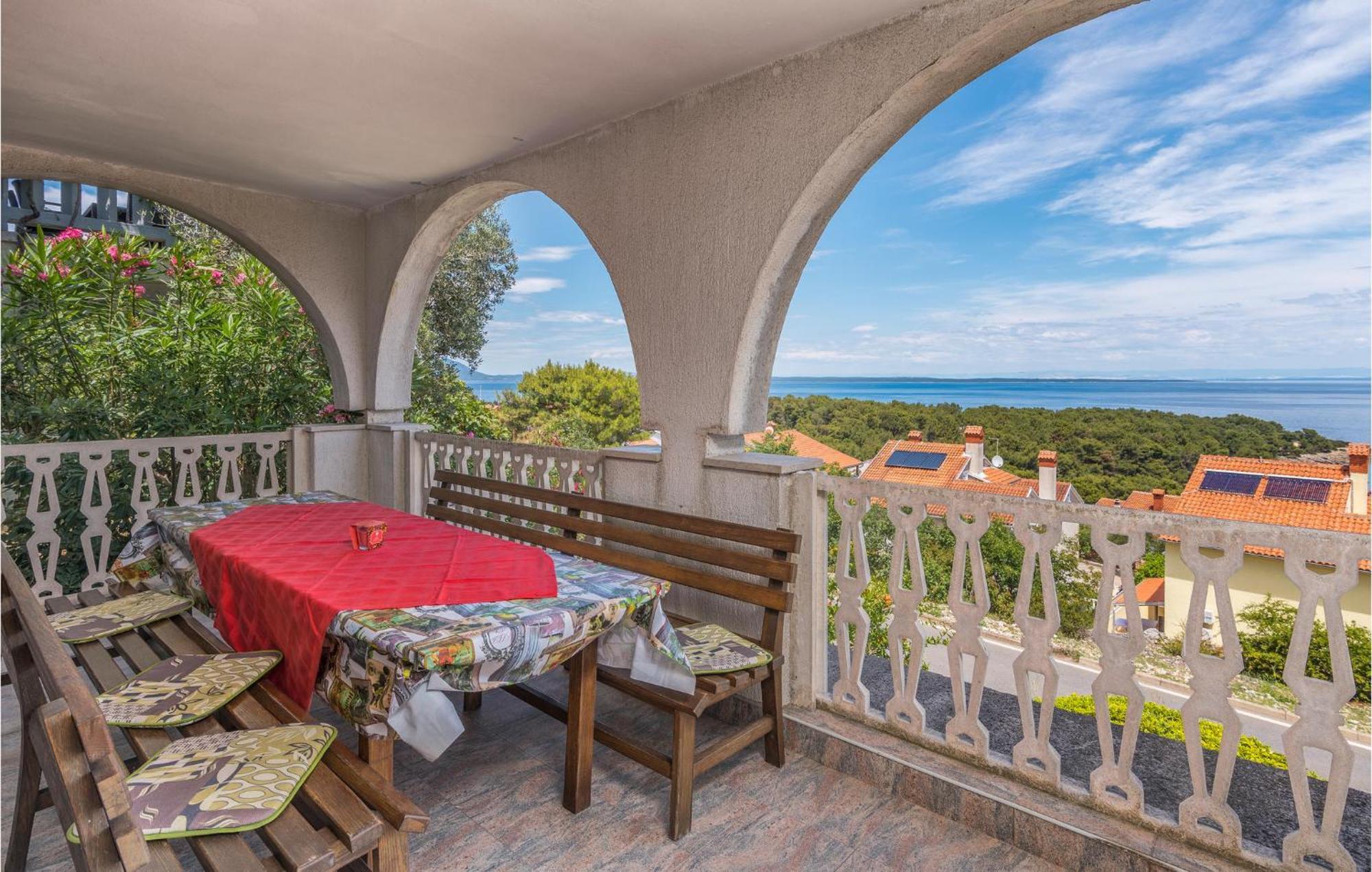 Lovely Apartment In Mali Losinj With Kitchen Eksteriør bilde